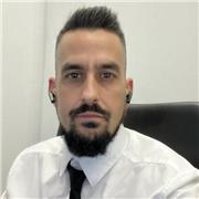 Profesional del diseño gráfico, con estudios en artes gráficas y más de 10 años de experiencia